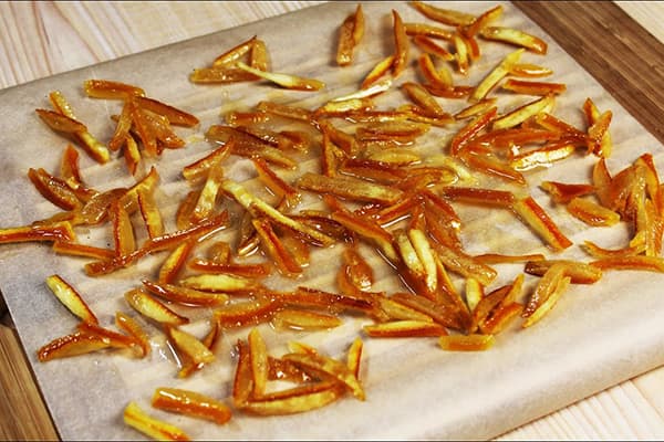 Sokeroitujen mandariinikuorien valmistus